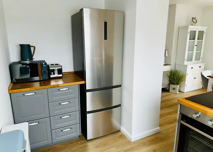 Grosse Deluxe Ferienwohnung Mit Balkon, 2 Sz Und Nur 300M Zum Strand